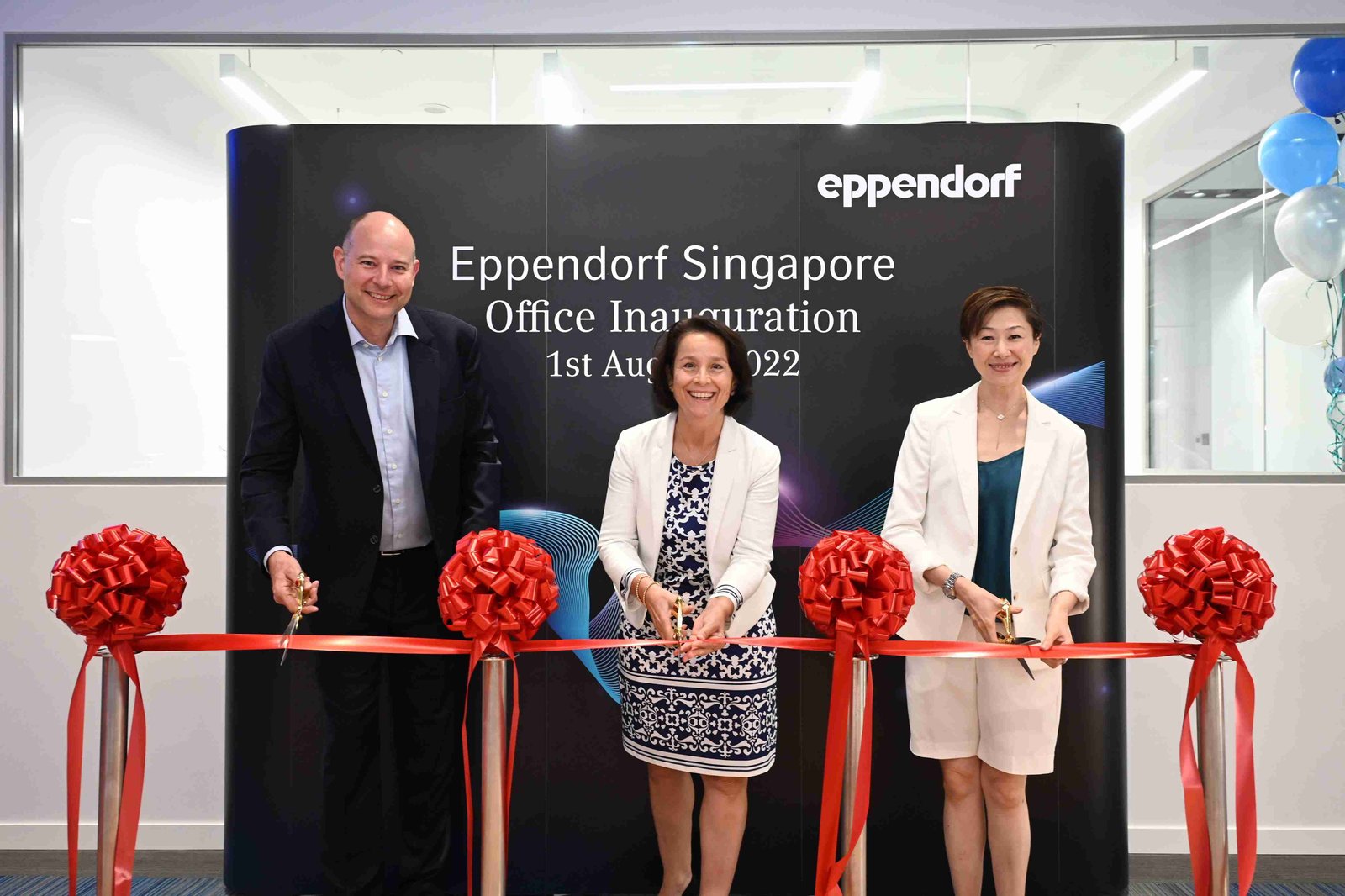 The official opening of the new Eppendorf site in Singapore was assumed by Dr. Thomas Keller, Senior Vice President Market Region Asia/Pacific/Africa at Eppendorf, Eva van Pelt, Co-Chairman of the Management Board of Eppendorf SE, and Lina Tao, Vice President Bioprocess Sales & Service at Eppendorf.
