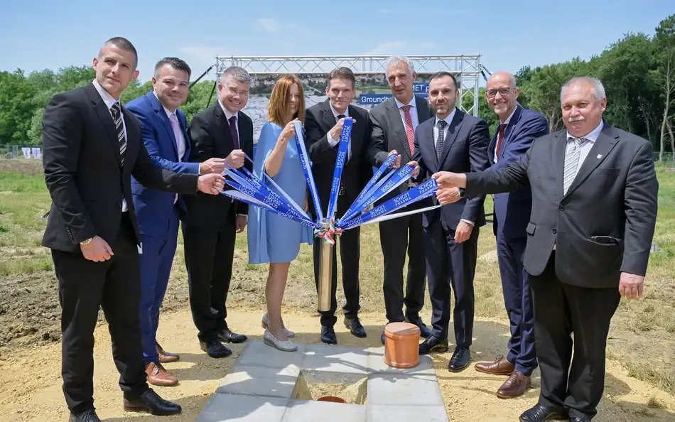 Symbolic start of construction: L to R Dr. István Orbán, Director General of Vas County Government Office, Dominique Bauert, Head of Strategic Business Field Sterile Solutions at SCHOTT Pharma, Péter Ágh, Hungarian State Secretary for Construction and Transport, Eva Szabó, Site Manager Lukácsháza, Dr. Torsten Derr, CEO SCHOTT AG, Andreas Reisse, CEO SCHOTT Pharma, István Joó, Government Commissioner and CEO Hungarian Investment Promotion Agency (HIPA), Fabian Stöcker, Head of Business Segment Drug Containment Solutions at SCHOTT Pharma, and János Virág, Mayor of Lukácsháza bury time capsule at groundbreaking event. Photo: SCHOTT Pharma/Péter Benkő