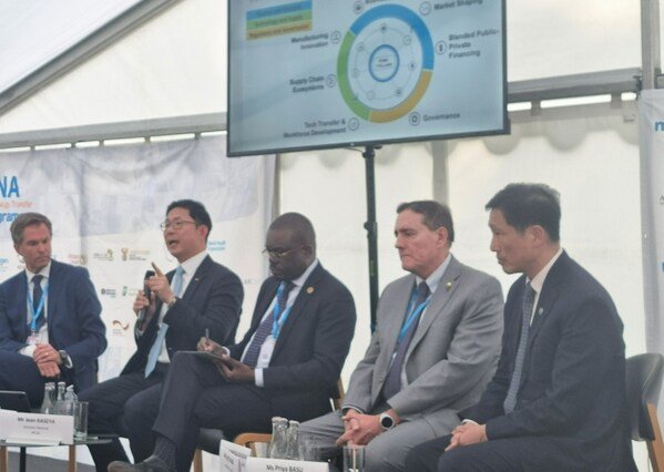 (From left) Dr. John Arne Røttingen, Ambassador for Global Health, Jaeyong Ahn, CEO of SK bioscience, Dr. Jean Kaseya, Director General of the Africa Centers for Disease Control and Prevention (Africa CDC), Dr. Jarbas Barbosa da Silva Jr., Director of the Pan American Health Organization (PAHO), and Ong Ye Kung, the Minister for Health in Singapore at the Regionalized Vaccine Manufacturing Collaborative(RVMC)’s discussion session in Geneva, Switzerland, on May 22, 2023.