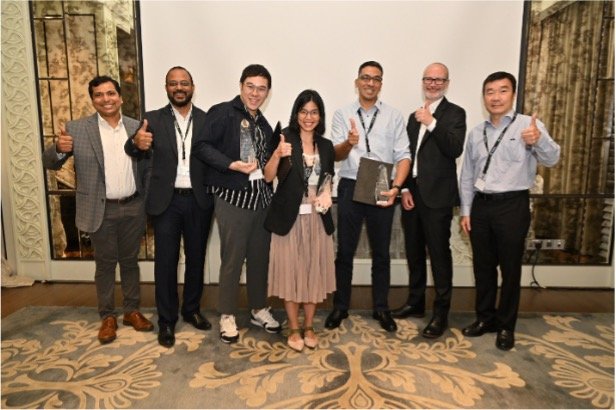 Cytiva leadership team and Dr Koh Boon Tong with winners of Southeast Asia BioChallenge in Singapore